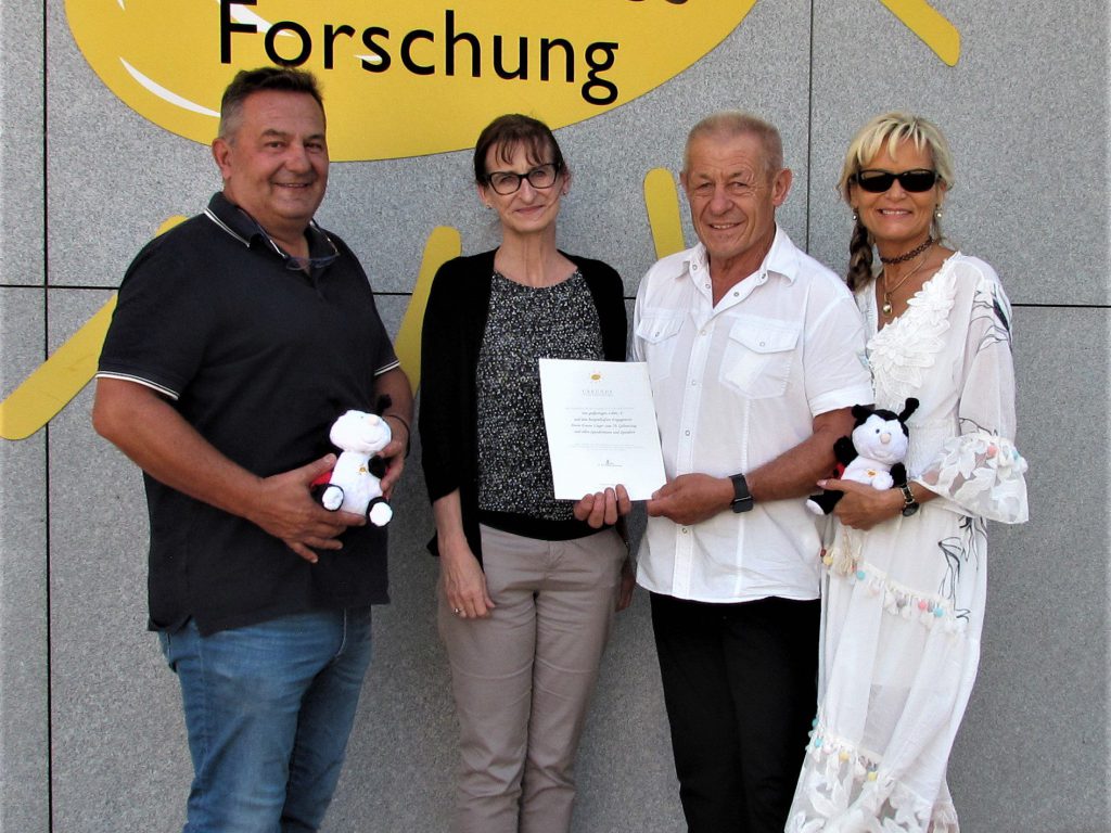 Ein besonderes "Geburtstagsgeschenk" überrreichte der BioGärtner Erwin