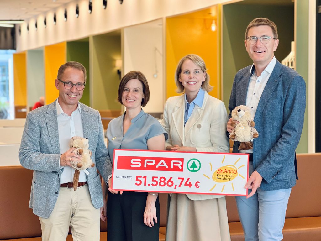 2 SPAR Spendenuebergabe 2025