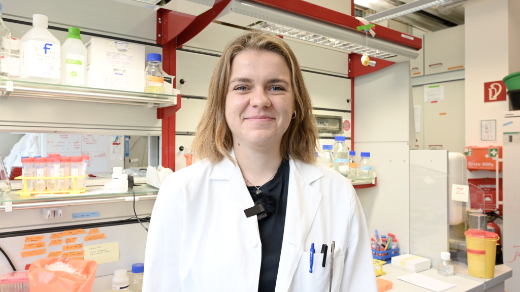 Christina Horstmann Forscherin lächelt in Kamera